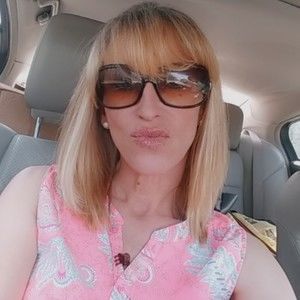 Meet your Posher, Kari